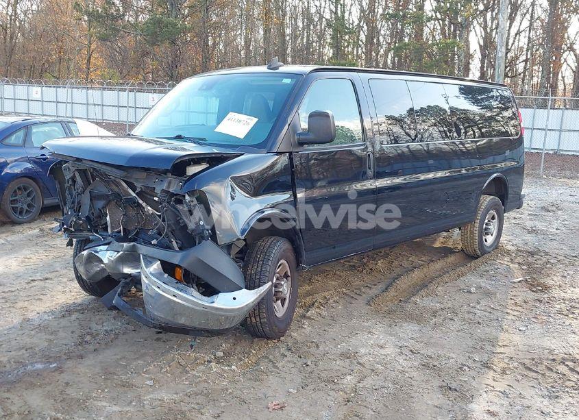 Photo 2 of 2020 Chevrolet Express PASSENGER RWD 3500 EXTENDED WHEELBASE LT (VIN 1GAZGPFGXL1117480)