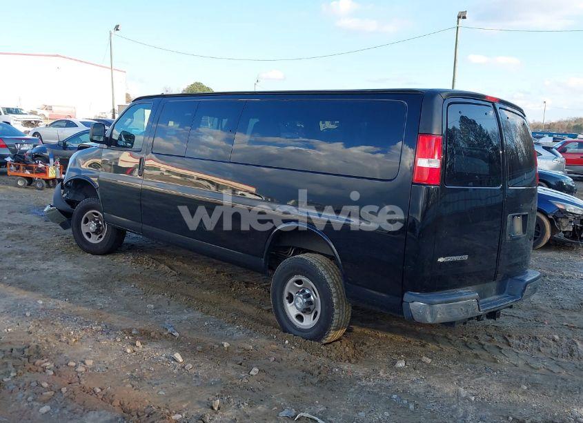 Photo 3 of 2020 Chevrolet Express PASSENGER RWD 3500 EXTENDED WHEELBASE LT (VIN 1GAZGPFGXL1117480)