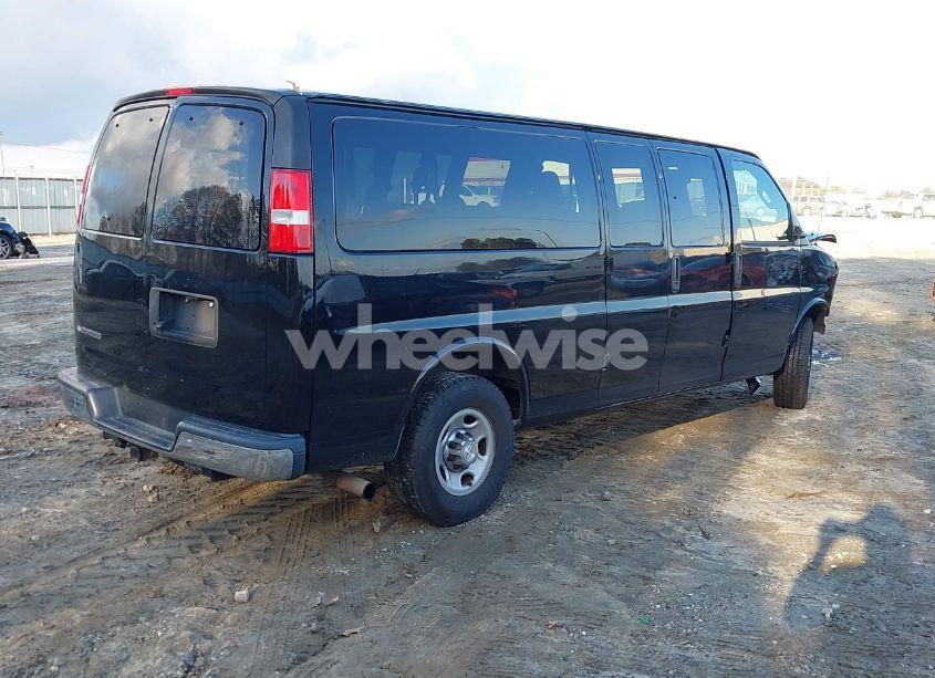 Photo 4 of 2020 Chevrolet Express PASSENGER RWD 3500 EXTENDED WHEELBASE LT (VIN 1GAZGPFGXL1117480)