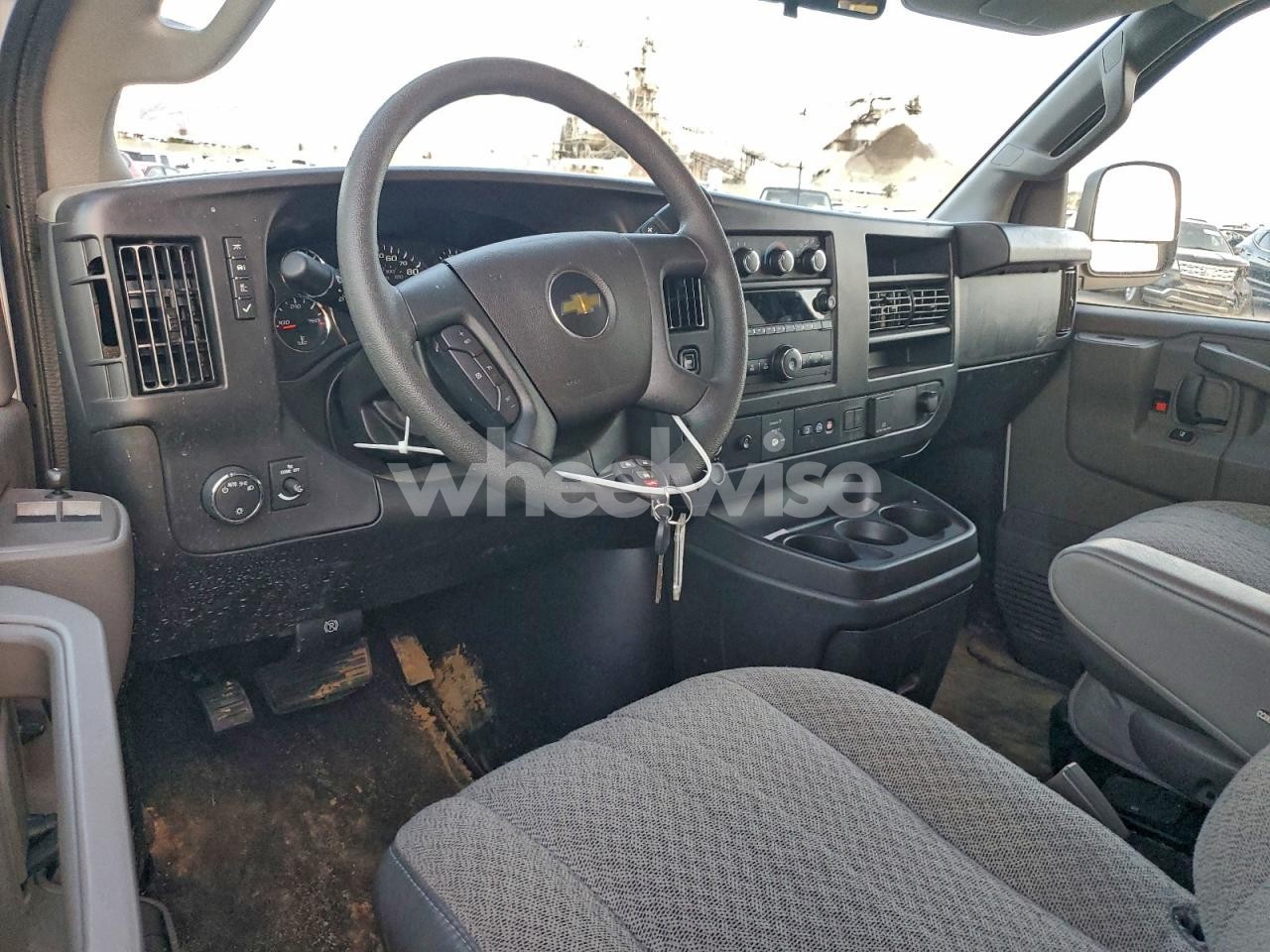 Photo 8 of 2025 CHEVROLET EXPRESS G3500 LT (VIN 1GAZGPFP4S1212101)