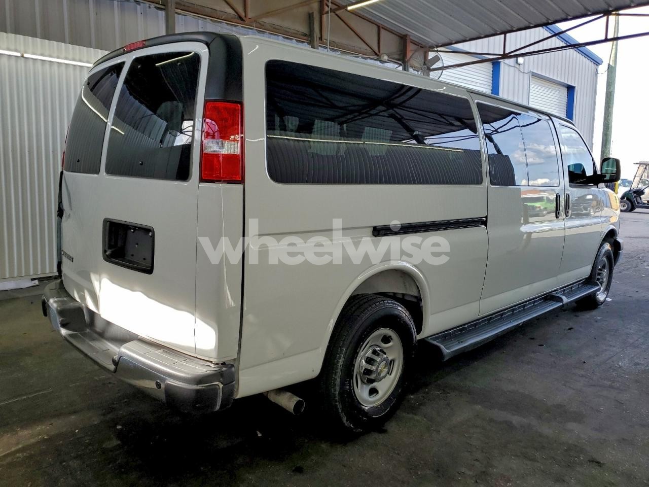 Photo 3 of 2025 CHEVROLET EXPRESS G3500 LT (VIN 1GAZGPFP9S1218881)