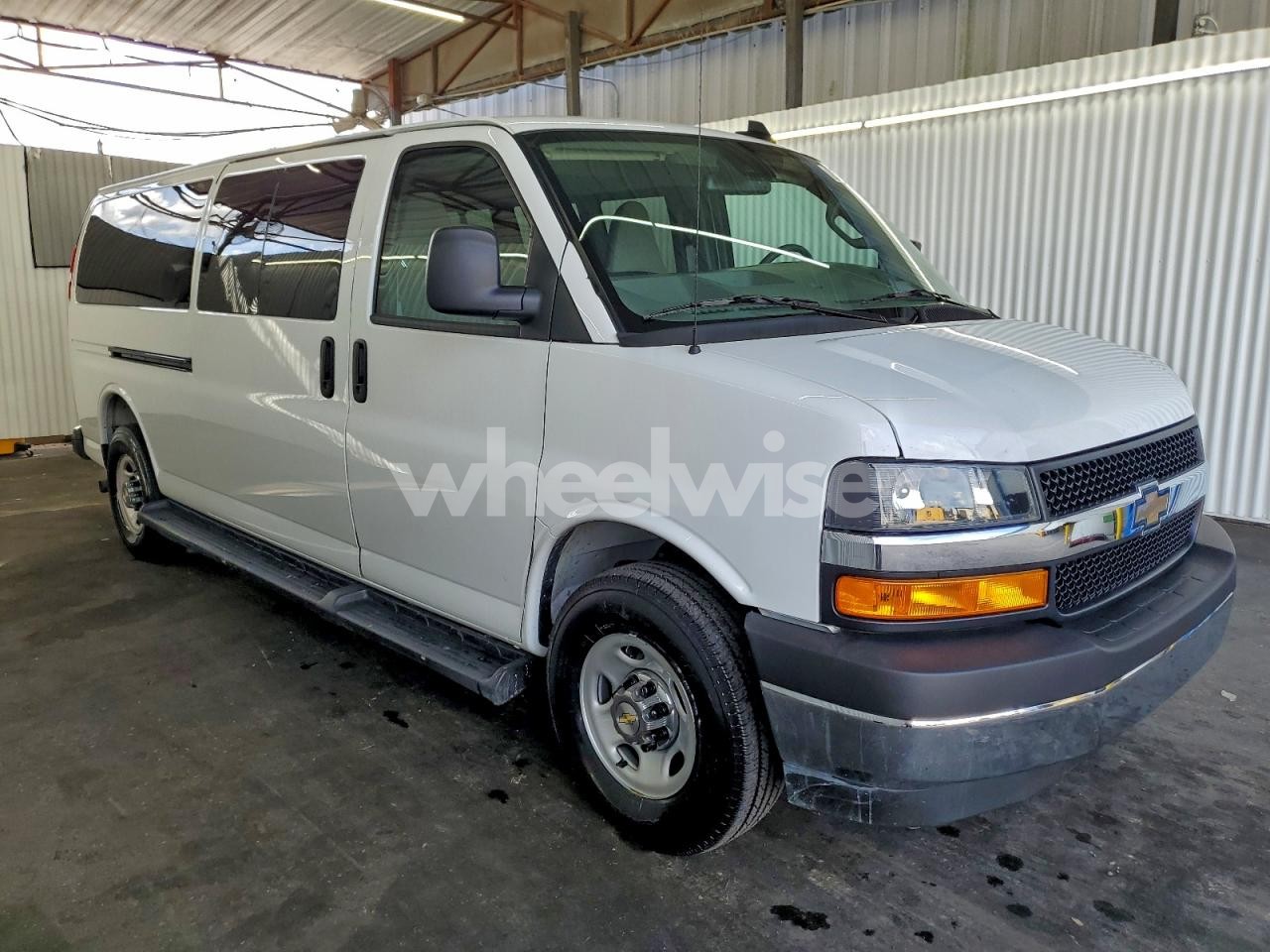 Photo 4 of 2025 CHEVROLET EXPRESS G3500 LT (VIN 1GAZGPFP9S1218881)