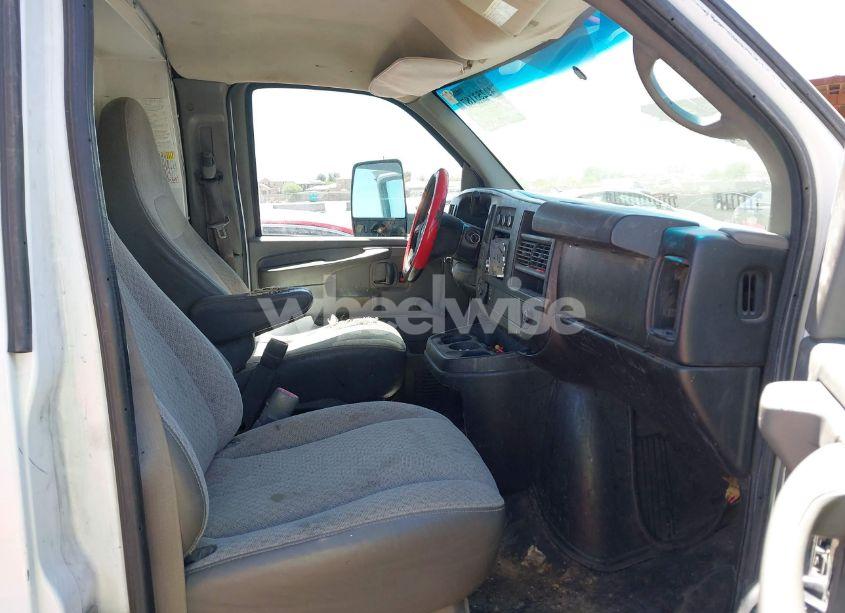 Photo 6 of 2014 Chevrolet Express CUTAWAY 3500 (VIN 1GB0G2CG2E1193192)