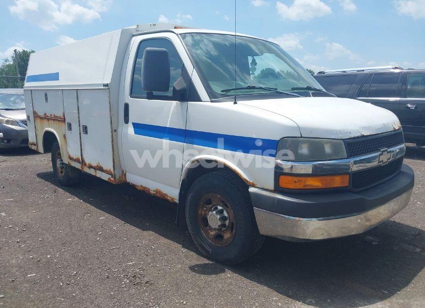 2011 Chevrolet Express CUTAWAY WORK VAN (VIN 1GB0G2CG8B1138323) main photo