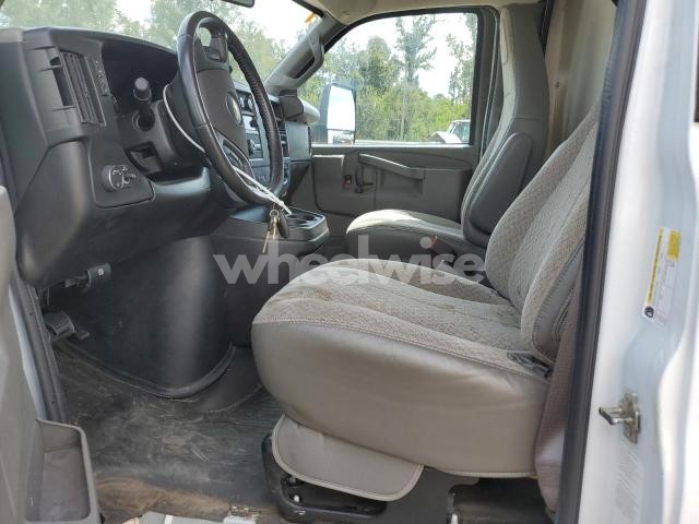 Photo 3 of 2022 CHEVROLET EXPRESS G3500 (VIN 1GB0GRF7XN1286109)