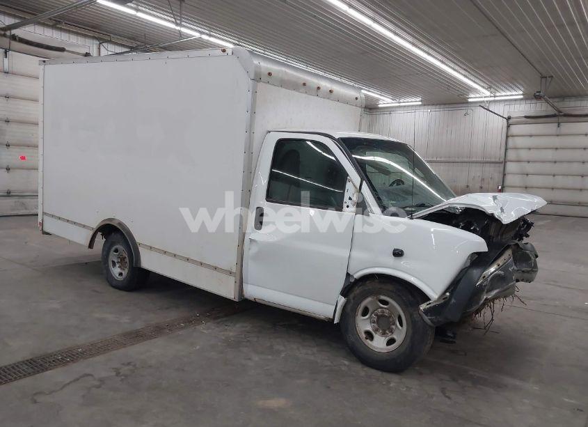 2017 Chevrolet Express CUTAWAY WORK VAN (VIN 1GB0GRFG1H1132053) main photo