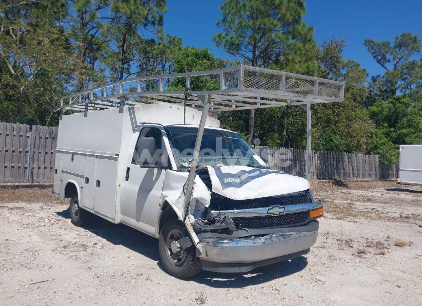 2019 Chevrolet Express CUTAWAY WORK VAN (VIN 1GB0GRFG1K1295549) main photo