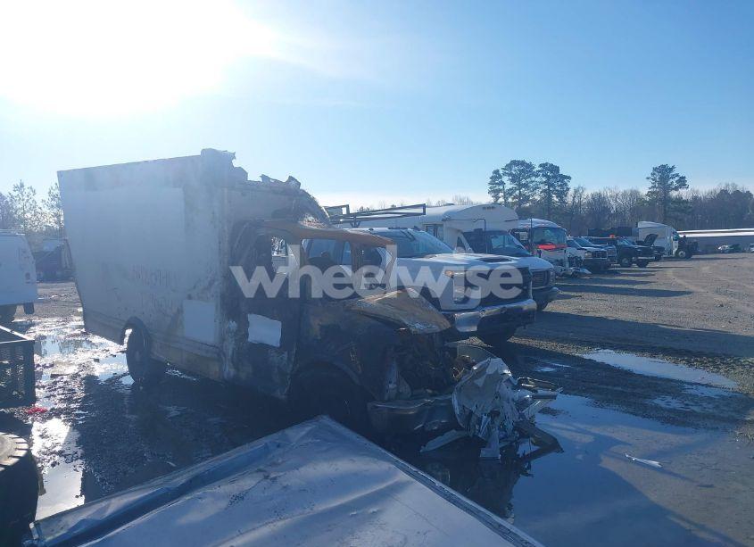 2019 Chevrolet Express CUTAWAY WORK VAN (VIN 1GB0GRFG2K1217099) main photo