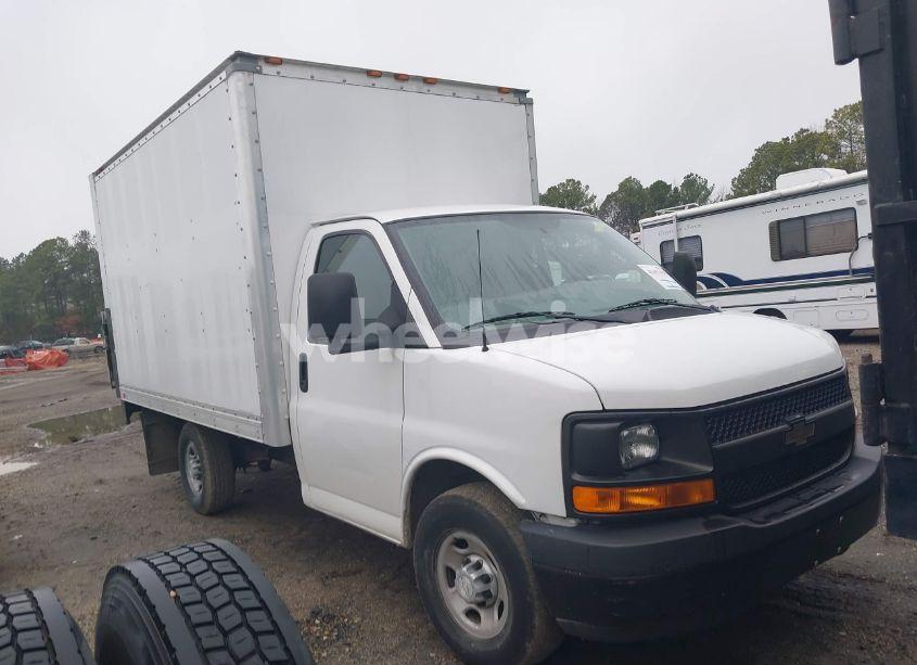 2017 Chevrolet Express CUTAWAY WORK VAN (VIN 1GB0GRFG4H1203441) main photo