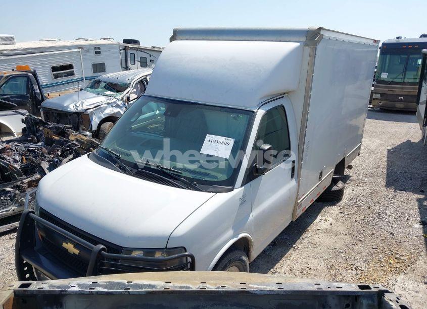 Photo 2 of 2019 Chevrolet Express CUTAWAY WORK VAN (VIN 1GB0GRFP8K1141419)