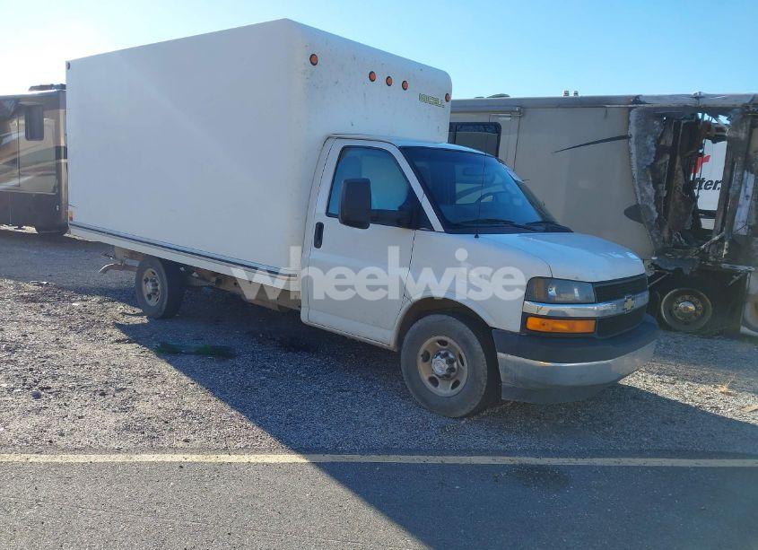 2018 Chevrolet Express CUTAWAY WORK VAN (VIN 1GB0GSFG0J1169009) main photo