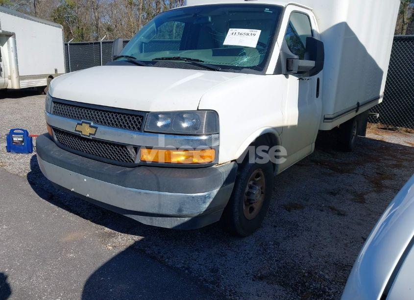 Photo 2 of 2020 Chevrolet Express CUTAWAY WORK VAN (VIN 1GB0GSFG0L1206045)
