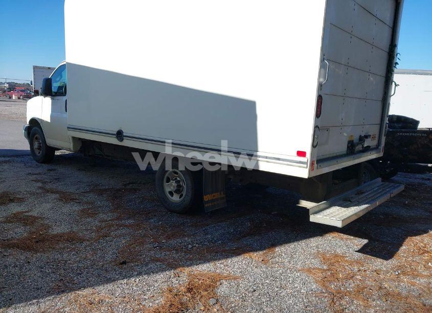 Photo 3 of 2020 Chevrolet Express CUTAWAY WORK VAN (VIN 1GB0GSFG0L1206045)