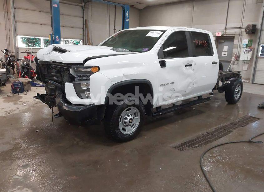 Photo 2 of 2021 Chevrolet Silverado 2500HD (VIN 1GB1YLEY2MF203086)