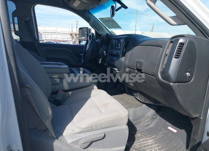 Photo 5 of 2015 Chevrolet Silverado 2500HD WT (VIN 1GB2CUE88FZ536595)