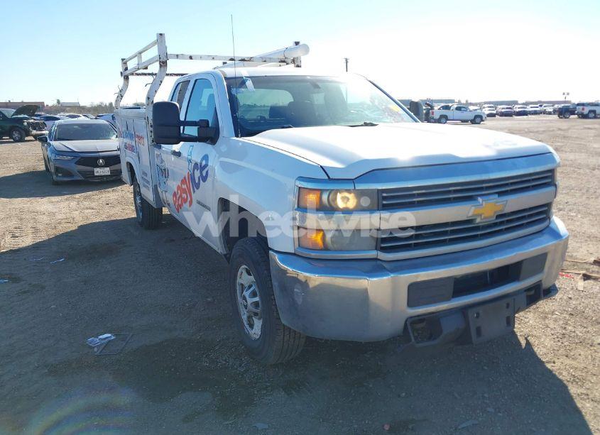 2015 Chevrolet Silverado 2500HD WT (VIN 1GB2CUEG3FZ115617) main photo