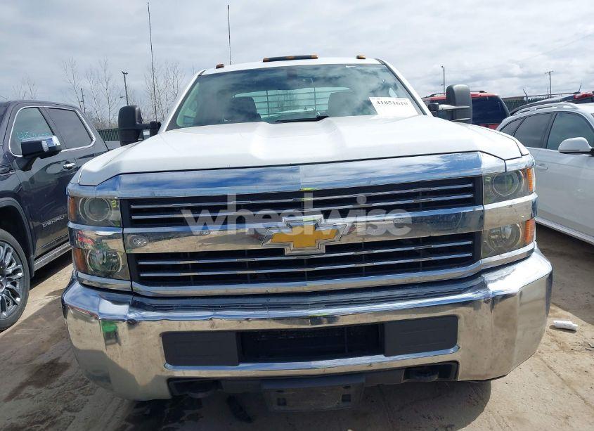 Photo 12 of 2018 Chevrolet Silverado 2500HD WT (VIN 1GB2KUEG2JZ233878)