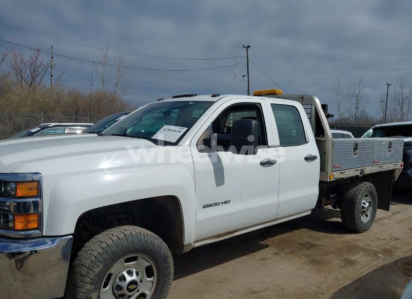 Photo 14 of 2018 Chevrolet Silverado 2500HD WT (VIN 1GB2KUEG2JZ233878)