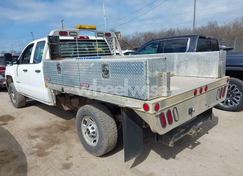 Photo 3 of 2018 Chevrolet Silverado 2500HD WT (VIN 1GB2KUEG2JZ233878)