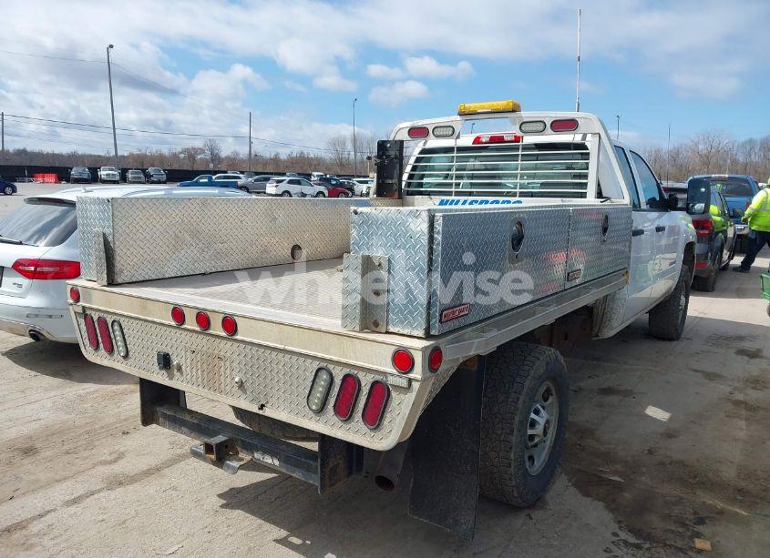 Photo 4 of 2018 Chevrolet Silverado 2500HD WT (VIN 1GB2KUEG2JZ233878)