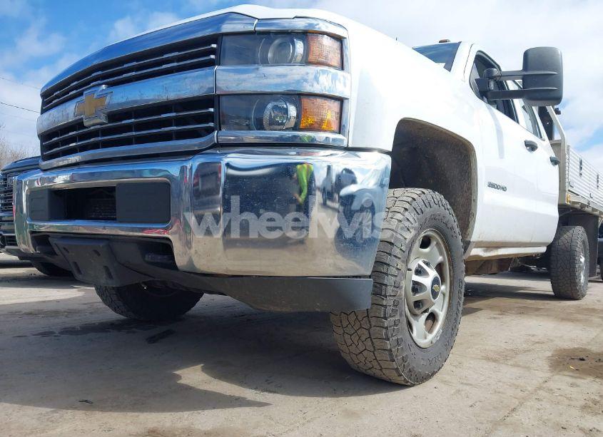 Photo 6 of 2018 Chevrolet Silverado 2500HD WT (VIN 1GB2KUEG2JZ233878)