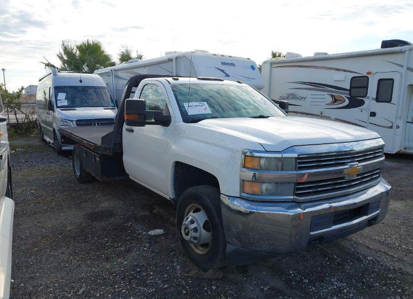 Photo 2 of 2015 Chevrolet Silverado 3500HD CHASSIS WT (VIN 1GB3CYCG9FF552988)