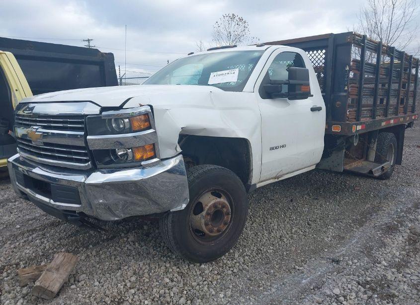 Photo 11 of 2015 Chevrolet Silverado 3500HD CHASSIS WT (VIN 1GB3CYCGXFF507512)