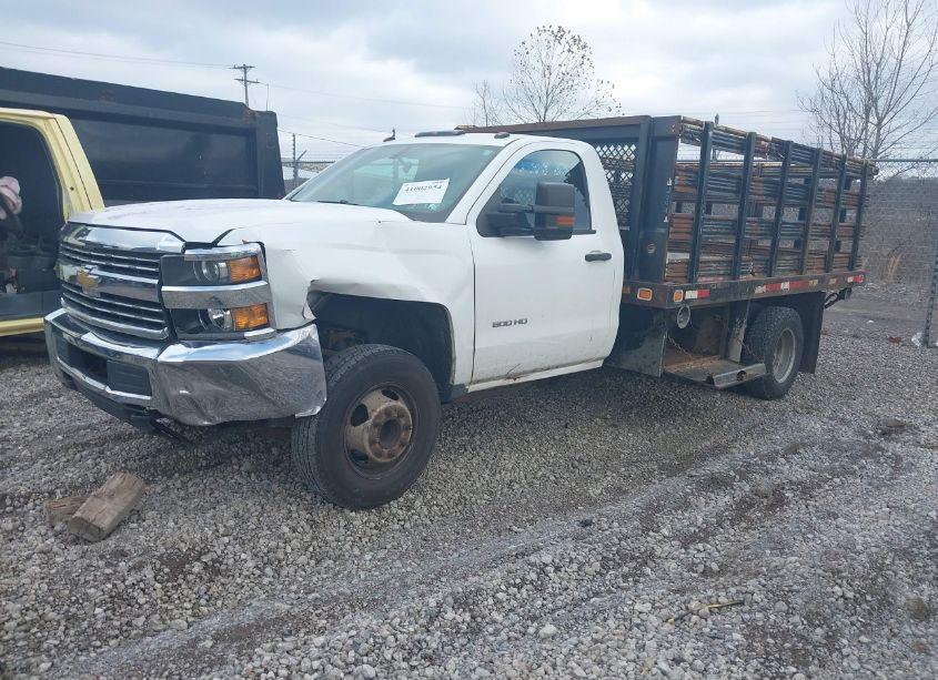 Photo 2 of 2015 Chevrolet Silverado 3500HD CHASSIS WT (VIN 1GB3CYCGXFF507512)