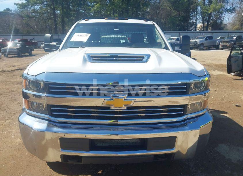 Photo 11 of 2018 Chevrolet Silverado 3500HD CHASSIS WT (VIN 1GB3CYCY7JF223997)