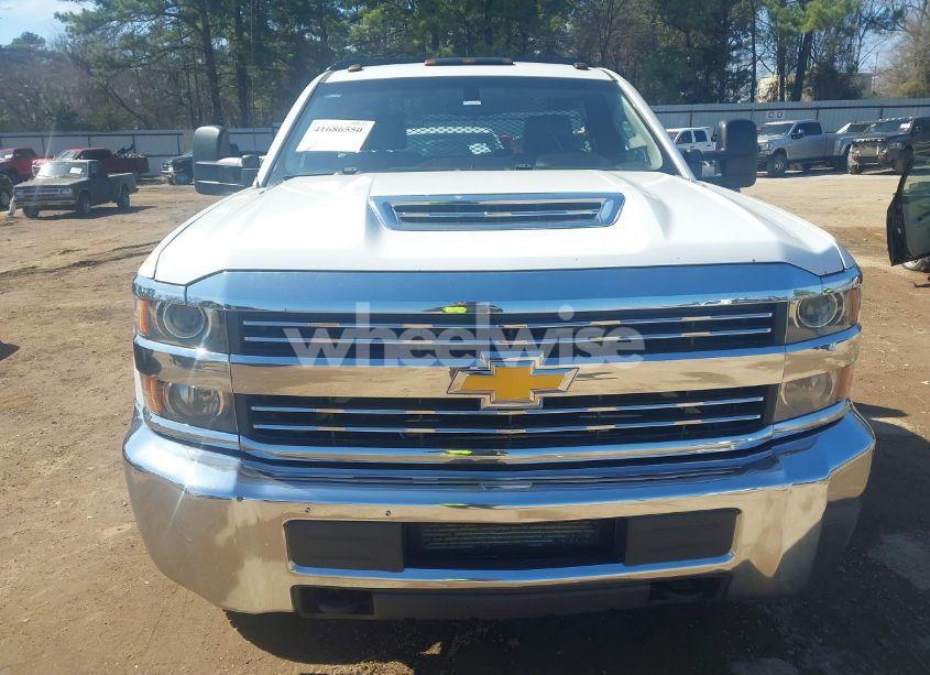 Photo 12 of 2018 Chevrolet Silverado 3500HD CHASSIS WT (VIN 1GB3CYCY7JF223997)