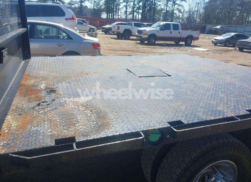 Photo 6 of 2018 Chevrolet Silverado 3500HD CHASSIS WT (VIN 1GB3CYCY7JF223997)