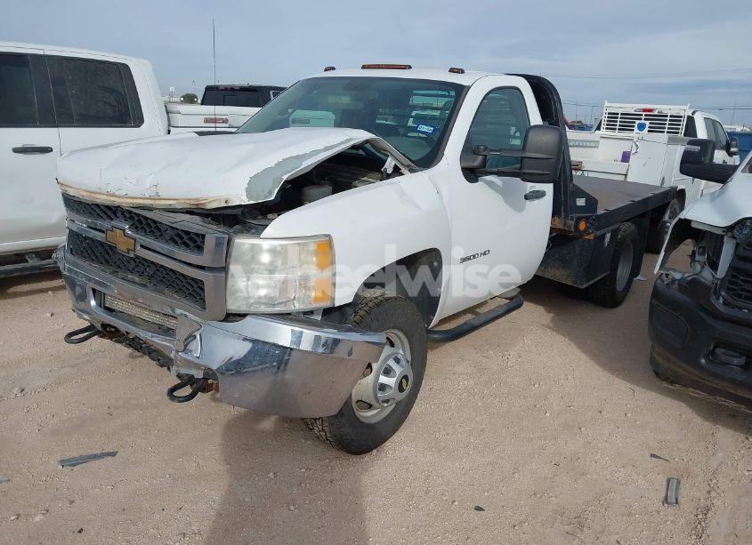 Photo 2 of 2011 Chevrolet Silverado 3500HD CHASSIS WORK TRUCK (VIN 1GB3CZCG5BF257418)