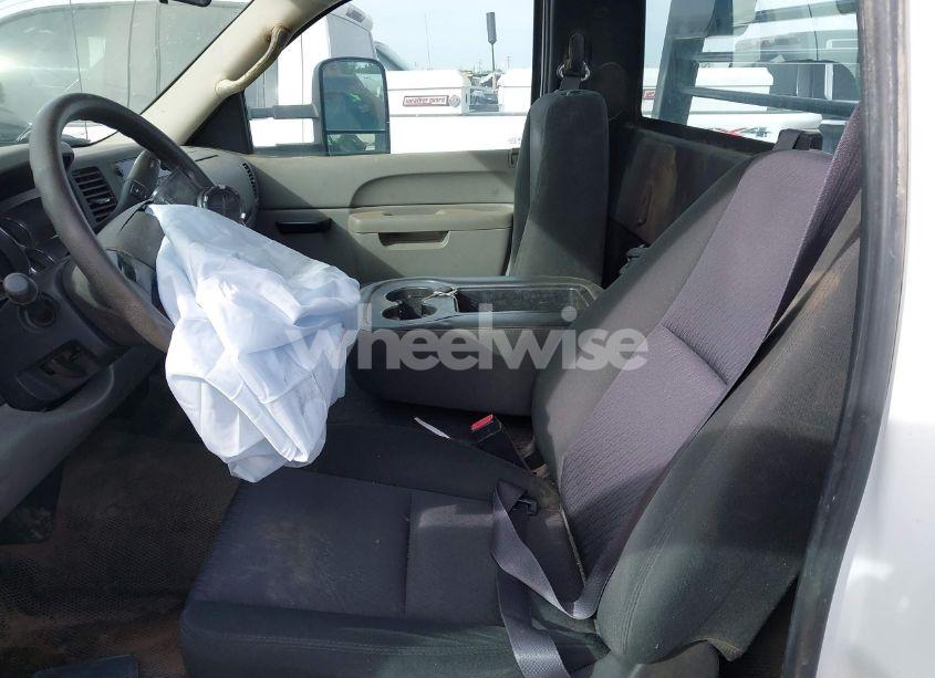 Photo 6 of 2011 Chevrolet Silverado 3500HD CHASSIS WORK TRUCK (VIN 1GB3CZCG5BF257418)