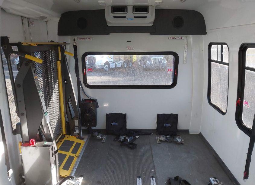 Photo 7 of 2011 Chevrolet Express CUTAWAY WORK VAN (VIN 1GB3G2BG9B1178778)