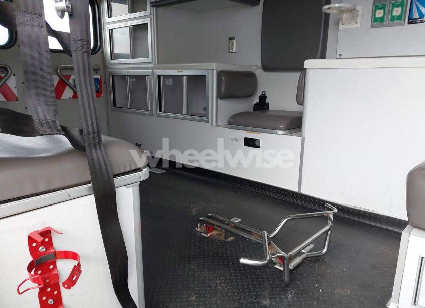 Photo 6 of 2014 Chevrolet Express CUTAWAY 3500 DIESEL (VIN 1GB3G2CL2E1187113)