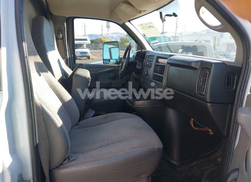Photo 5 of 2014 Chevrolet Express CUTAWAY 3500 (VIN 1GB3G4BG7E1203287)