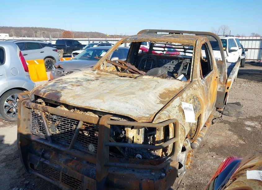 Photo 2 of 2015 Chevrolet Silverado 3500HD CHASSIS WT (VIN 1GB3KYC88FF151489)