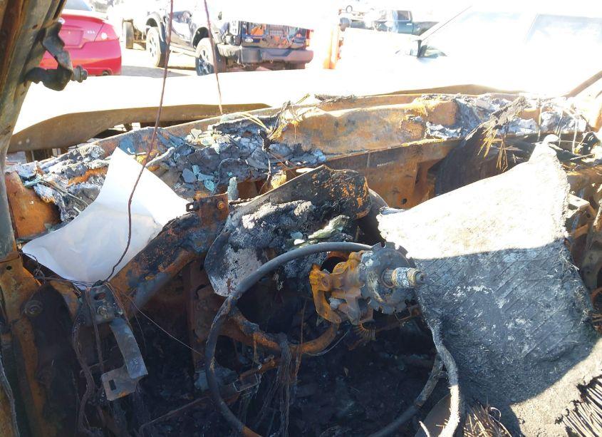 Photo 6 of 2015 Chevrolet Silverado 3500HD CHASSIS WT (VIN 1GB3KYC88FF151489)