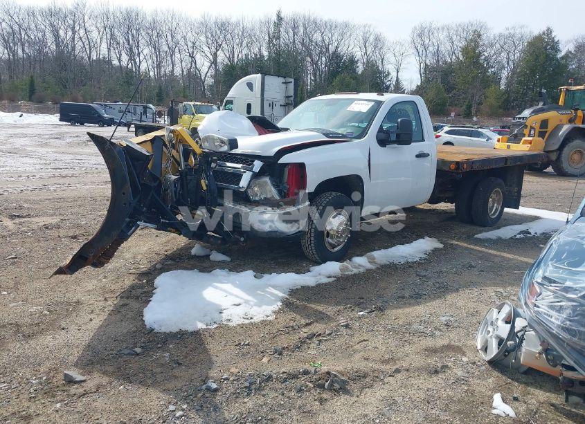 Photo 2 of 2011 Chevrolet Silverado 3500HD CHASSIS WORK TRUCK (VIN 1GB3KZCG8BF117253)