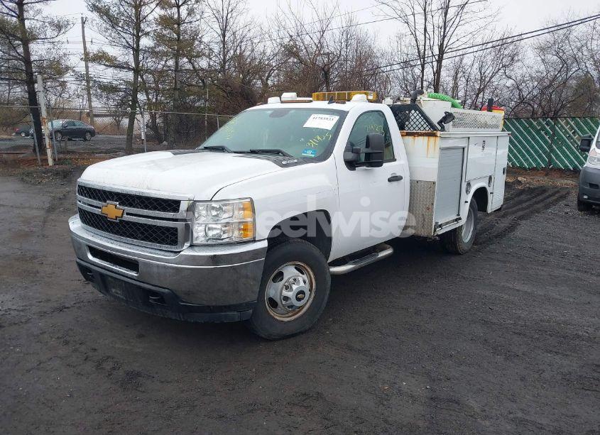 Photo 2 of 2013 Chevrolet Silverado 3500HD CHASSIS WORK TRUCK (VIN 1GB3KZCGXDF219799)