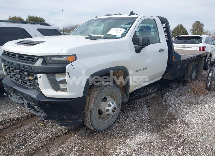 Photo 2 of 2022 Chevrolet Silverado 3500HD CHASSIS WORK TRUCK (VIN 1GB3YSE74NF243309)