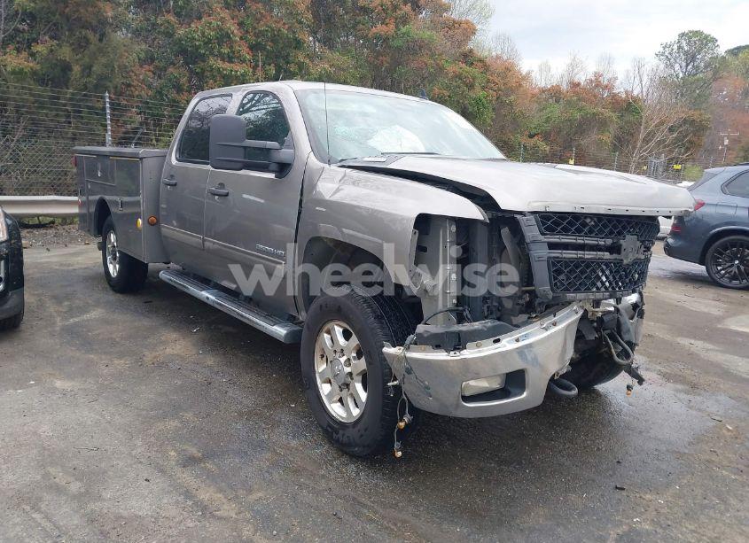 2013 Chevrolet Silverado 3500HD LT (VIN 1GB4C0E85DF149194) main photo