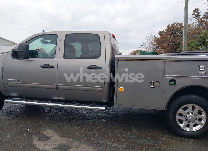 Photo 14 of 2013 Chevrolet Silverado 3500HD LT (VIN 1GB4C0E85DF149194)
