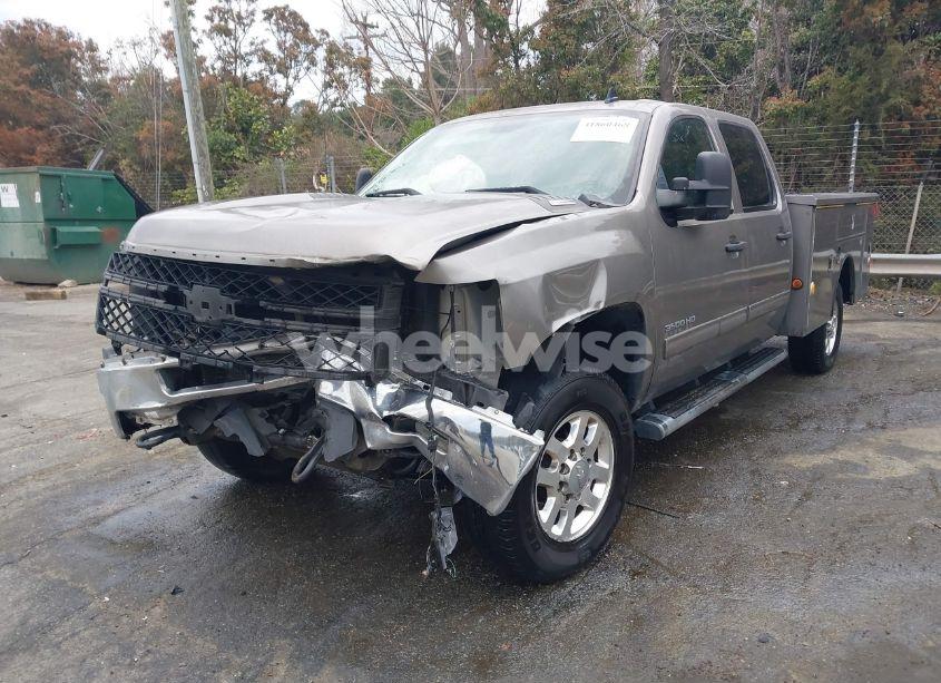 Photo 2 of 2013 Chevrolet Silverado 3500HD LT (VIN 1GB4C0E85DF149194)