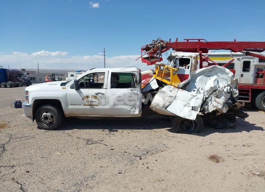Photo 14 of 2015 Chevrolet Silverado 3500HD CHASSIS WT (VIN 1GB4CYC85FF164640)