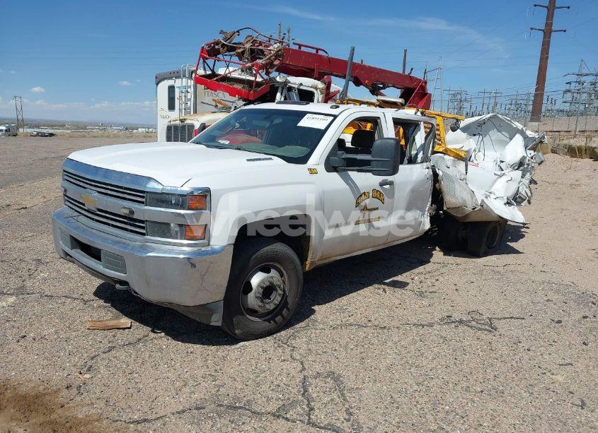 Photo 2 of 2015 Chevrolet Silverado 3500HD CHASSIS WT (VIN 1GB4CYC85FF164640)