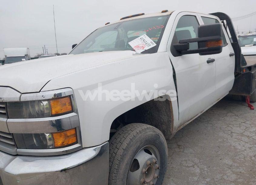 Photo 11 of 2017 Chevrolet Silverado 3500HD CHASSIS WT (VIN 1GB4CYCG3HF131453)