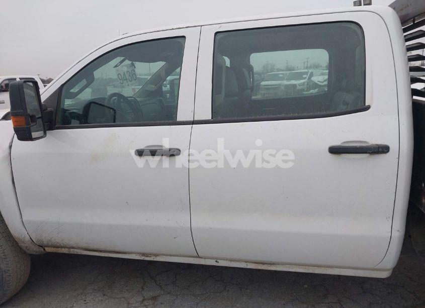 Photo 14 of 2017 Chevrolet Silverado 3500HD CHASSIS WT (VIN 1GB4CYCG3HF131453)