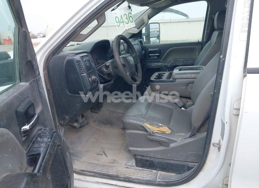 Photo 6 of 2017 Chevrolet Silverado 3500HD CHASSIS WT (VIN 1GB4CYCG3HF131453)