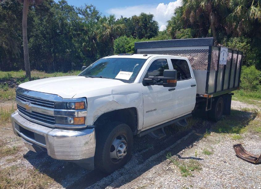 Photo 2 of 2018 Chevrolet Silverado 3500HD CHASSIS WT (VIN 1GB4CYCG4JF107619)
